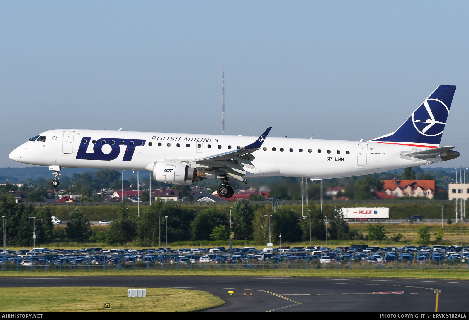 Aircraft Photo of SP-LNN | Embraer 195AR (ERJ-190-200IGW) | LOT Polish Airlines - Polskie Linie Lotnicze | AirHistory.net #782250