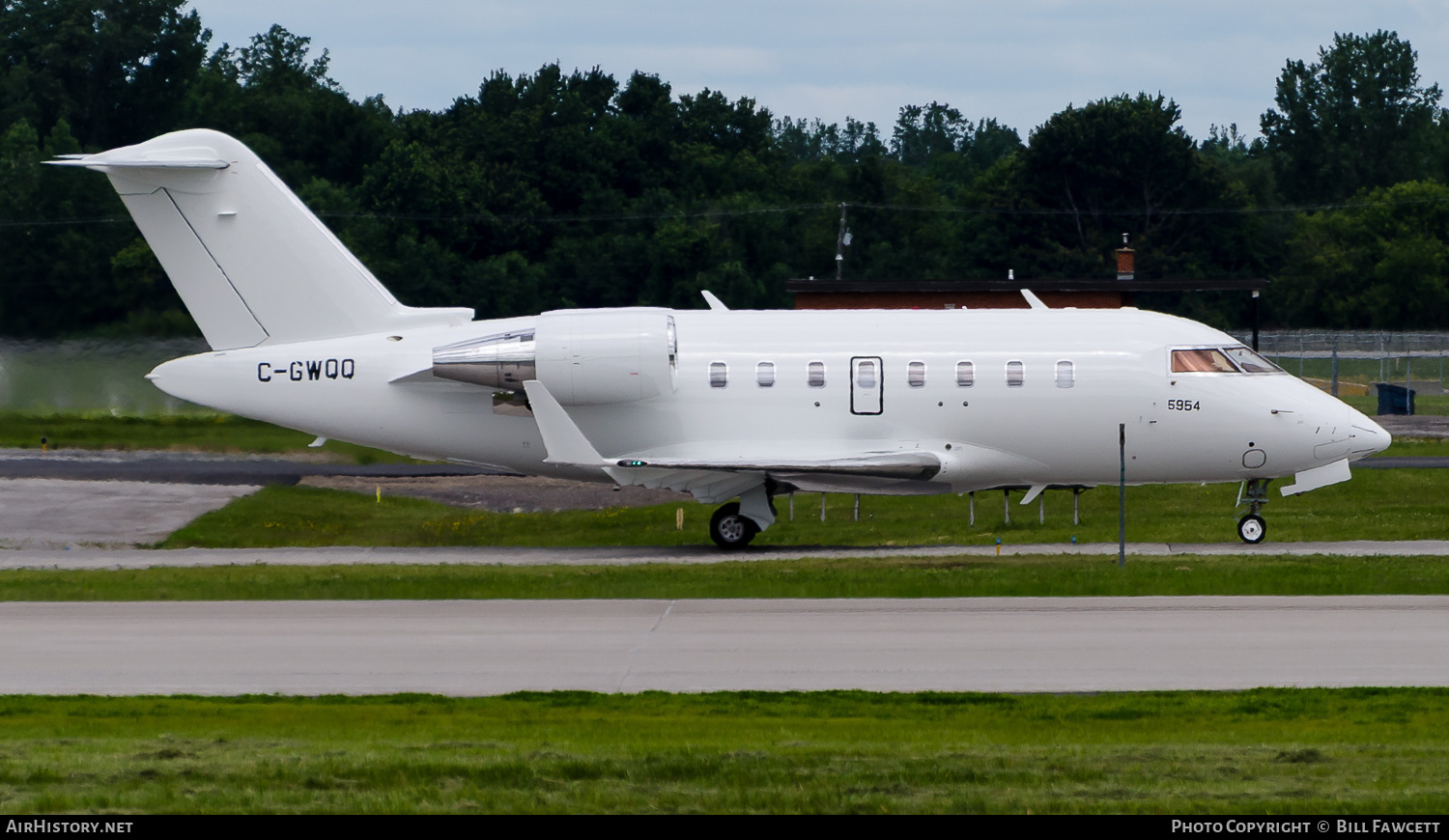 Aircraft Photo of C-GQQQ | Bombardier Challenger 605 (CL-600-2B16) | AirHistory.net #782310