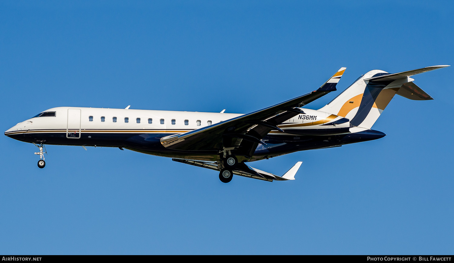 Aircraft Photo of N36MM | Bombardier Global Express XRS (BD-700-1A10) | AirHistory.net #782607