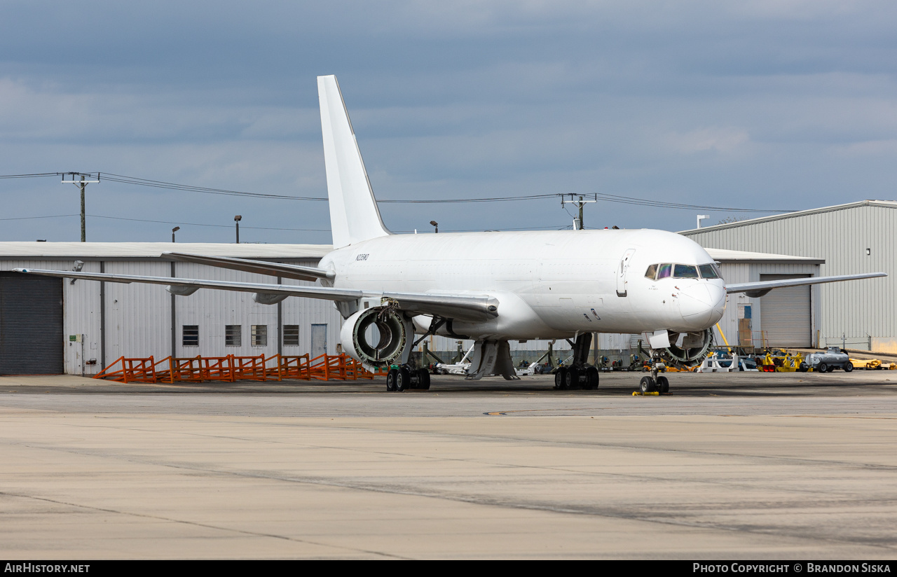 Aircraft Photo of N235WD | Boeing 757-28A(SF) | AirHistory.net #782986