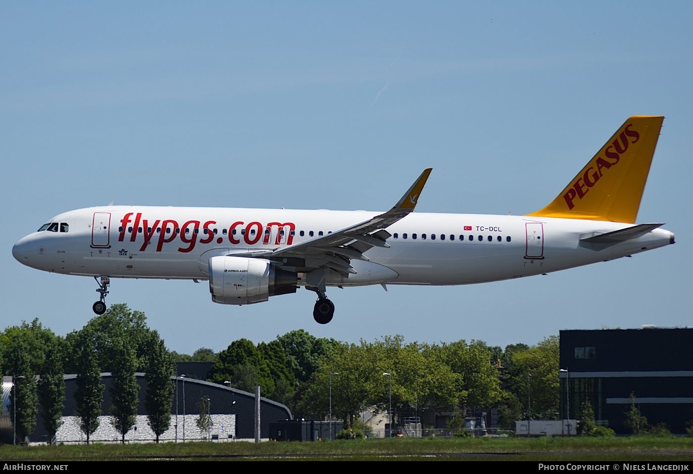 Aircraft Photo of TC-DCL | Airbus A320-214 | Pegasus Airlines | AirHistory.net #783091
