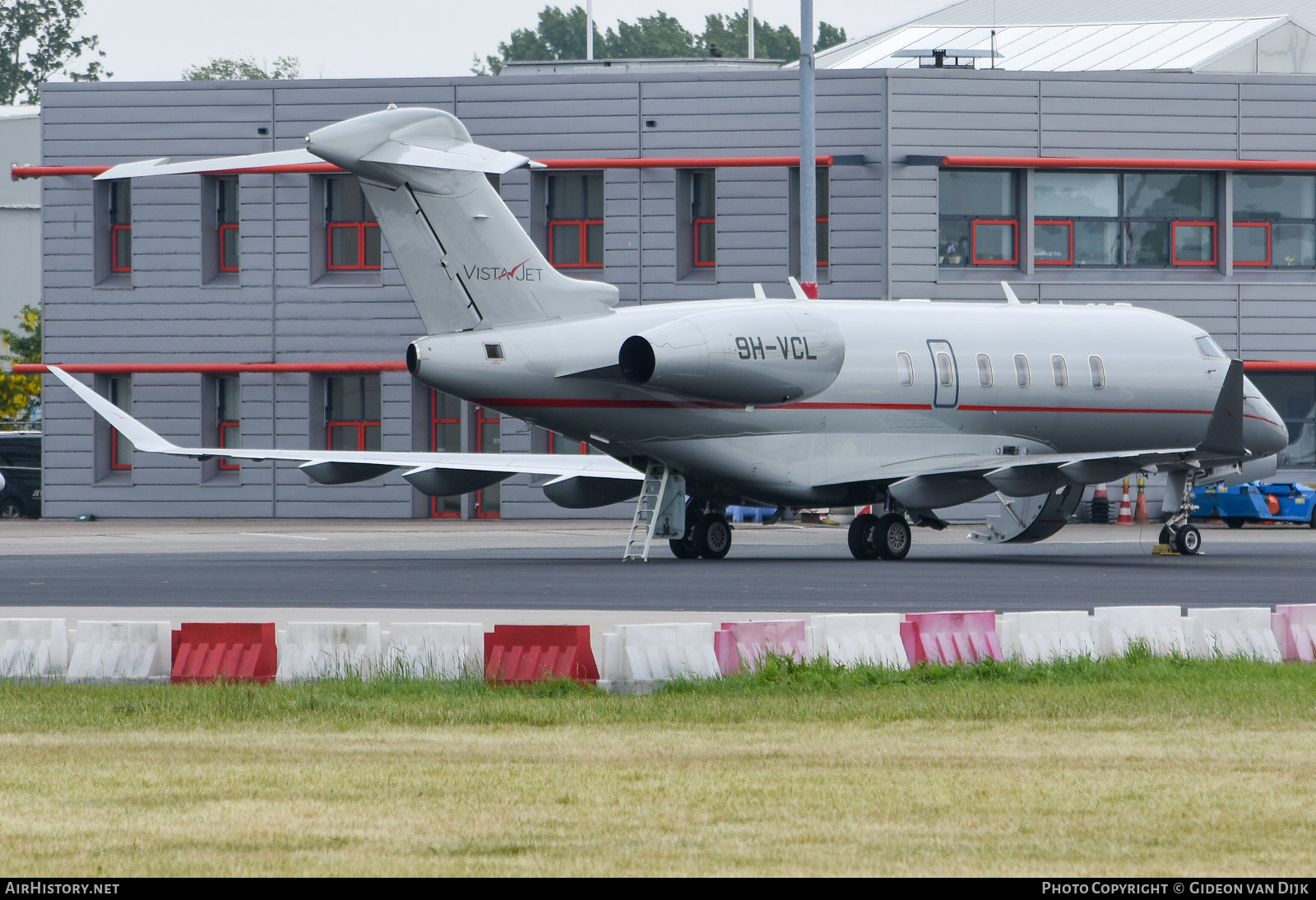 Aircraft Photo of 9H-VCL | Bombardier Challenger 350 (BD-100-1A10) | VistaJet | AirHistory.net #783462