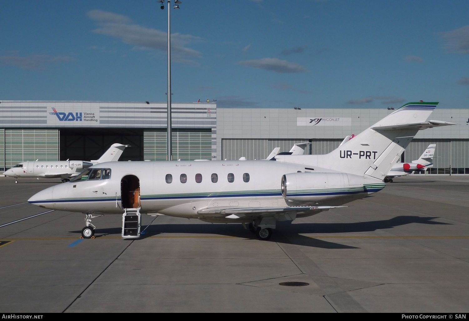Aircraft Photo of UR-PRT | Raytheon Hawker 800XP | AirHistory.net #783728