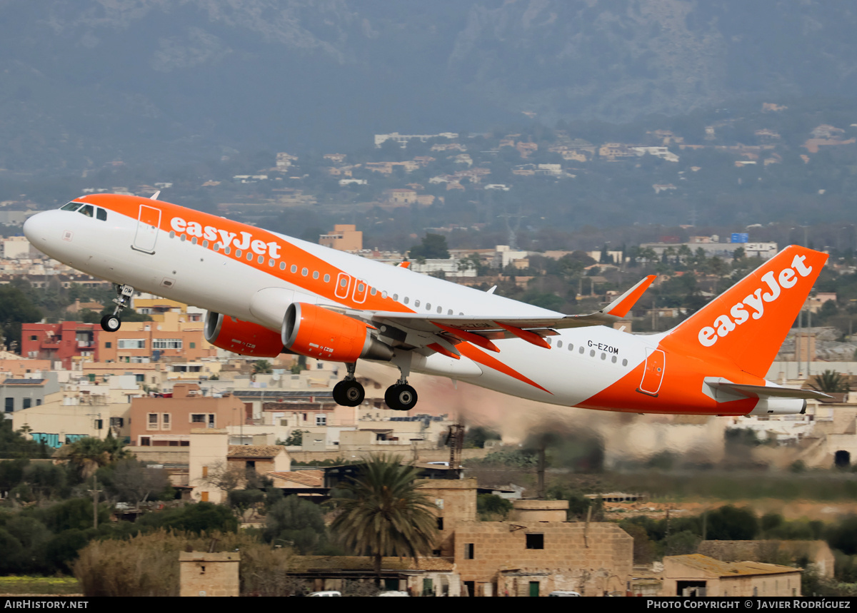 Aircraft Photo of G-EZOM | Airbus A320-214 | EasyJet | AirHistory.net #783739