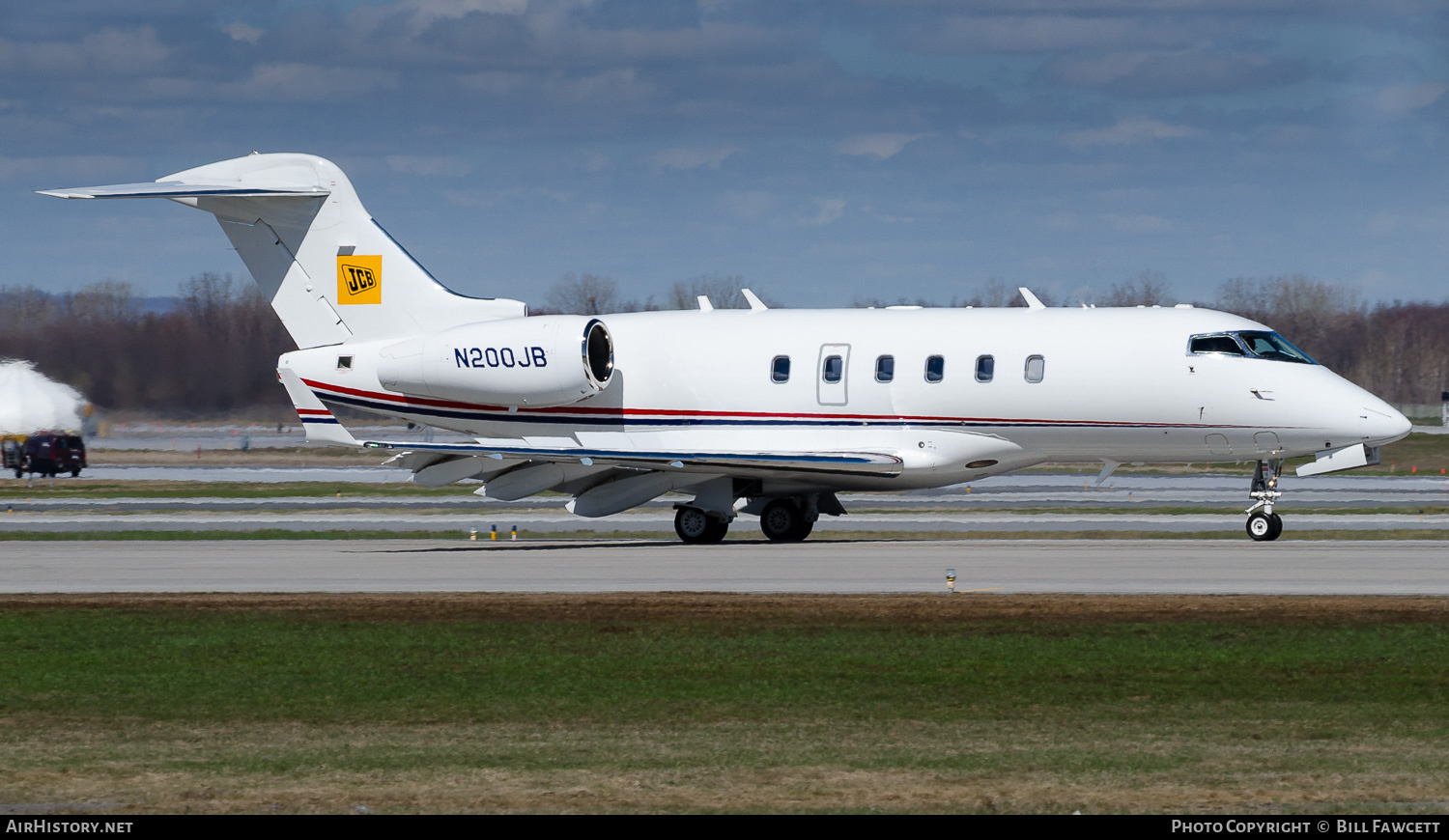 Aircraft Photo of N200JB | Bombardier Challenger 300 (BD-100-1A10) | JCB - J.C. Bamford Excavators | AirHistory.net #783821