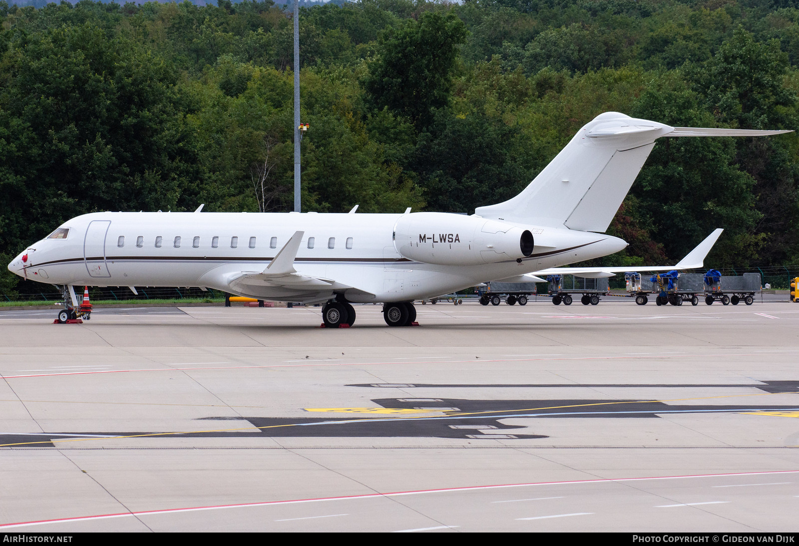 Aircraft Photo of M-LWSA | Bombardier Global Express (BD-700-1A10) | AirHistory.net #783883