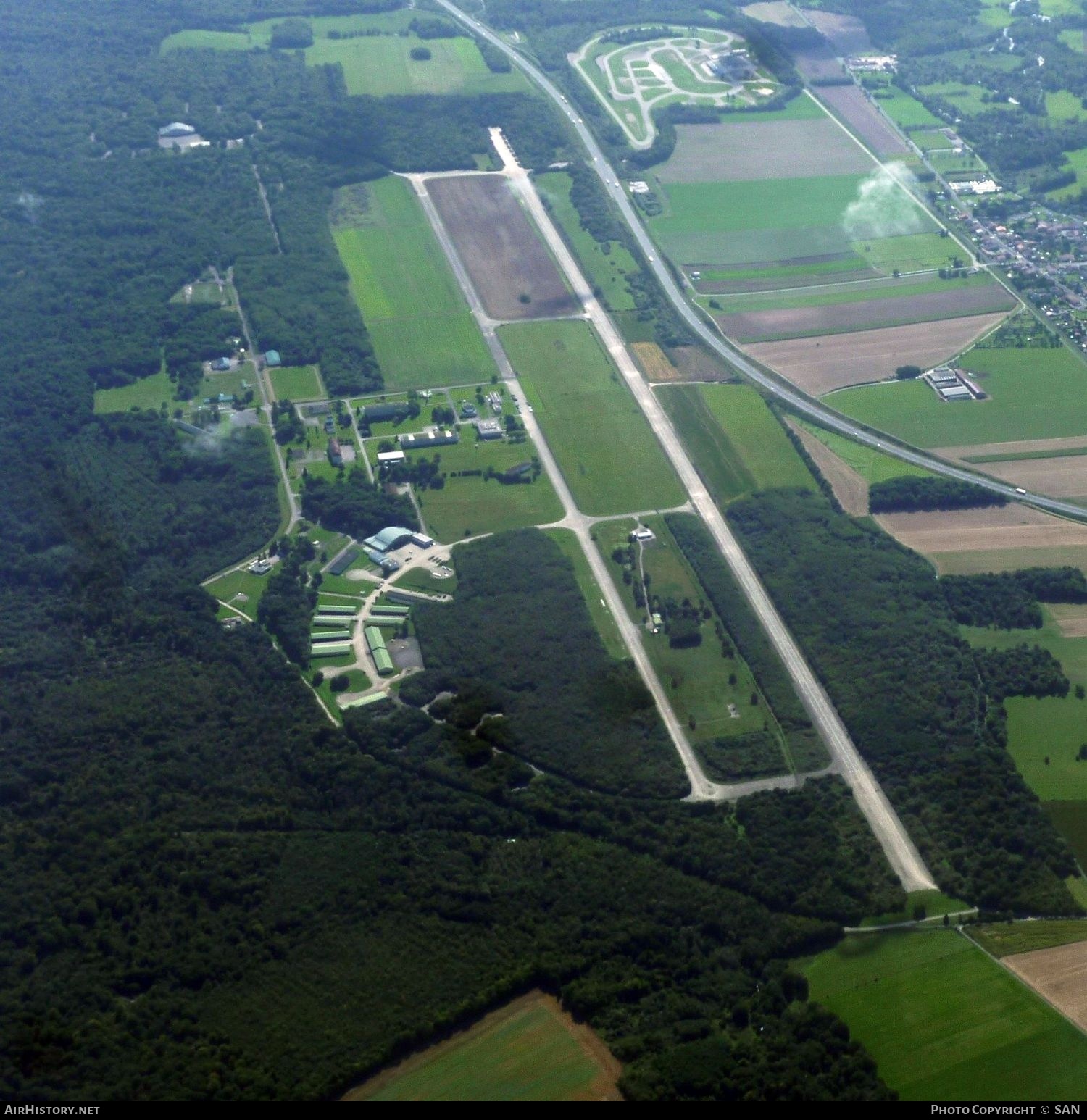 Airport photo of Lunéville - Chenevières (LFYU / LF5425) (closed) in France | AirHistory.net #783980