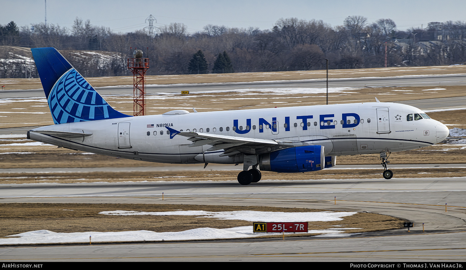 Aircraft Photo of N819UA | Airbus A319-131 | United Airlines | AirHistory.net #783983