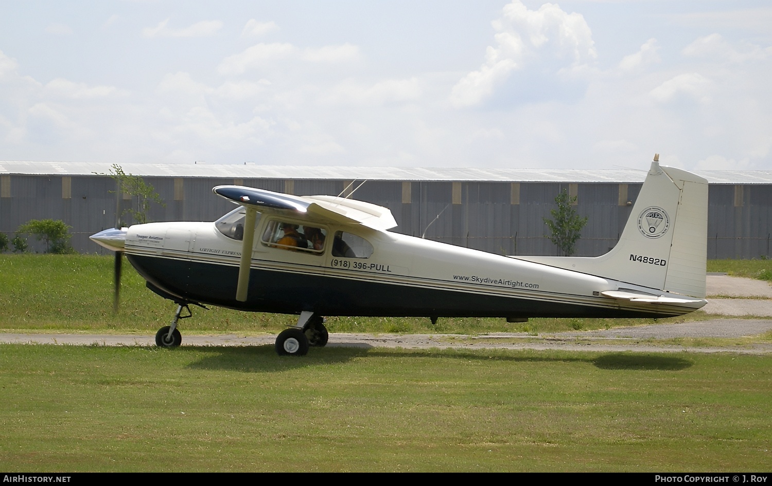 Aircraft Photo of N4892D | Cessna 182A | Skydive Airtight | AirHistory.net #783998