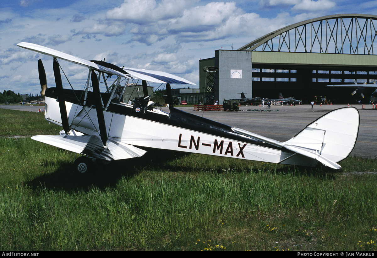 Aircraft Photo of LN-MAX | De Havilland D.H. 82A Tiger Moth | AirHistory.net #784018