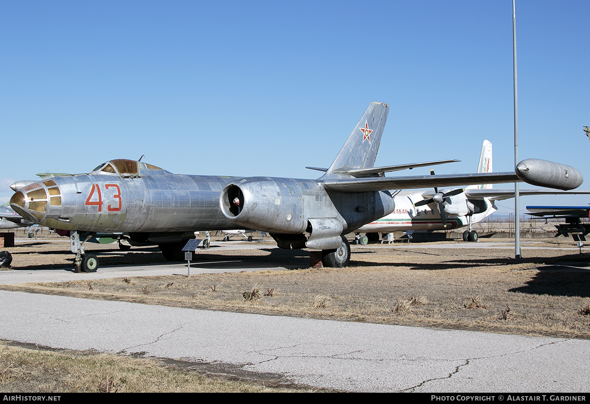 Aircraft Photo of 43 | Ilyushin Il-28R | Bulgaria - Air Force | AirHistory.net #784130