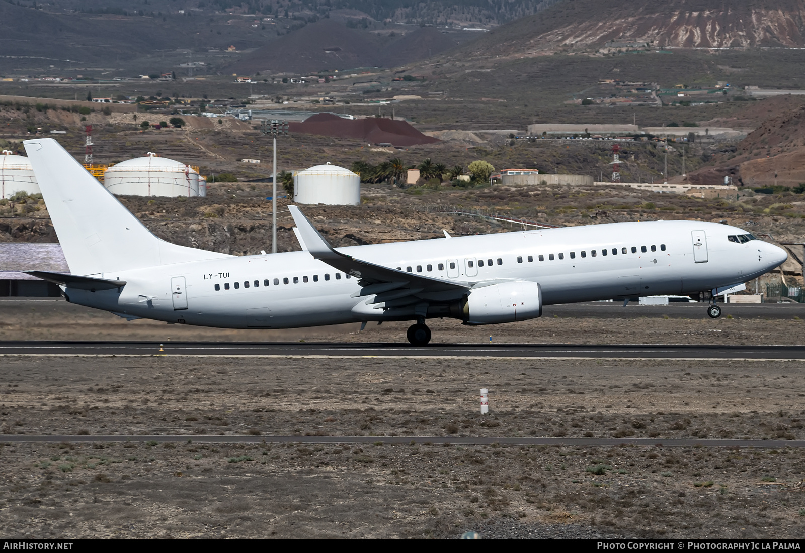 Aircraft Photo of LY-TUI | Boeing 737-85P | AirHistory.net #784169