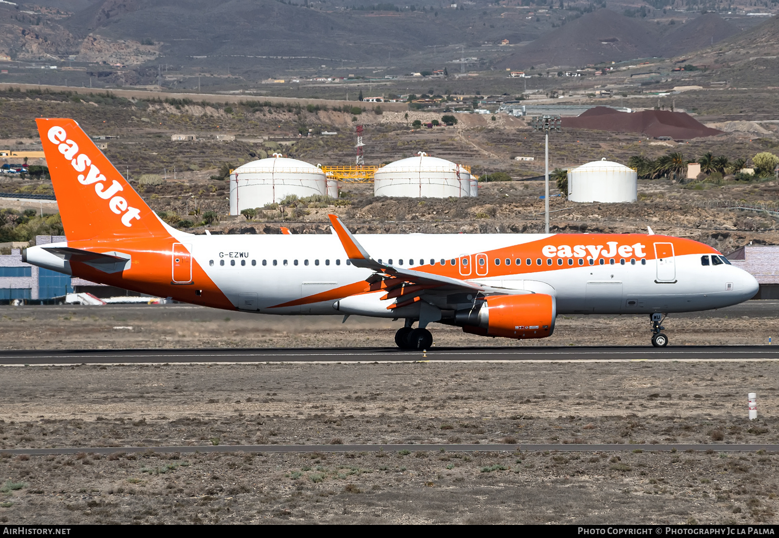 Aircraft Photo of G-EZWU | Airbus A320-214 | EasyJet | AirHistory.net #784211