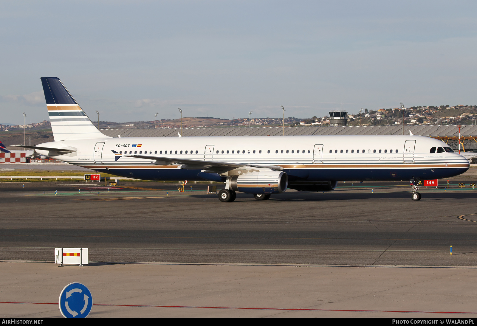 Aircraft Photo of EC-OCT | Airbus A321-231 | Privilege Style | AirHistory.net #785280