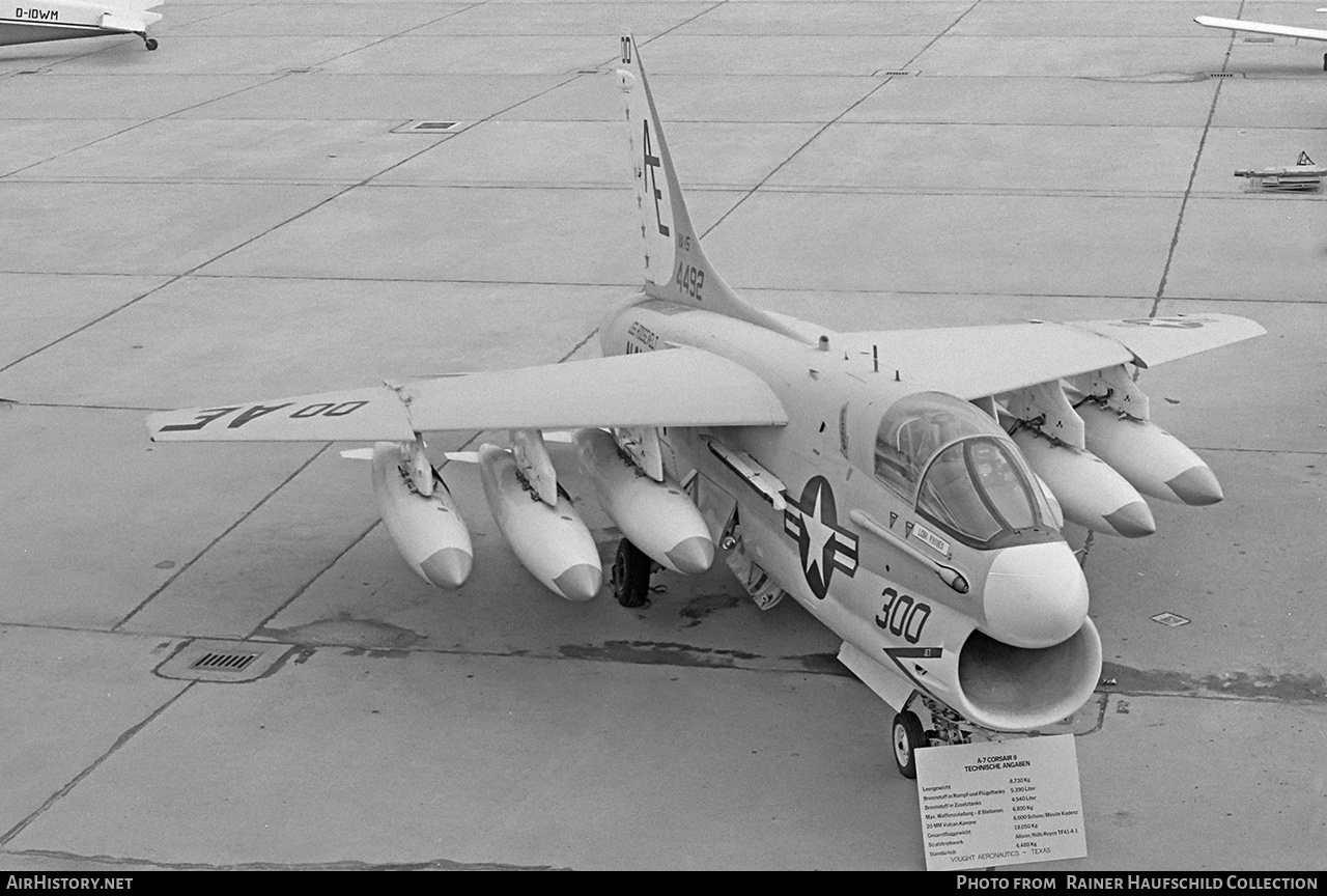 Aircraft Photo of 154492 / 4492 | LTV A-7B Corsair II | USA - Navy | AirHistory.net #785617