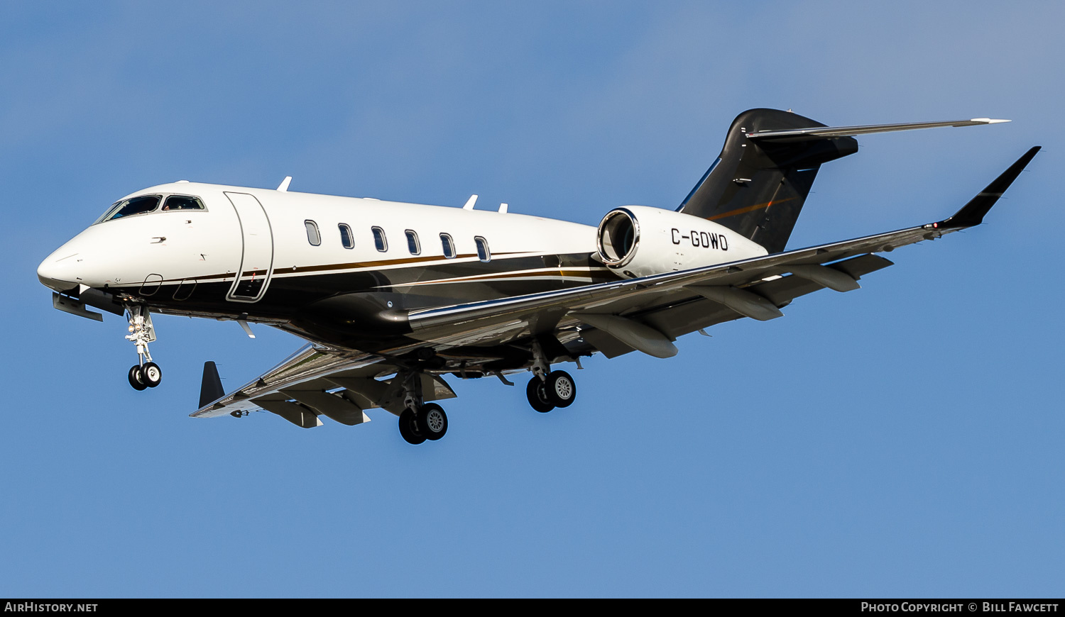 Aircraft Photo of C-GOWO | Bombardier Challenger 350 (BD-100-1A10) | AirHistory.net #785652
