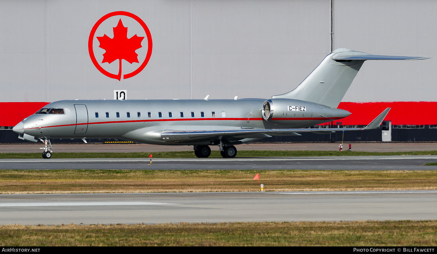 Aircraft Photo of C-FIEZ | Bombardier Global 6000 (BD-700-1A10) | AirHistory.net #785810