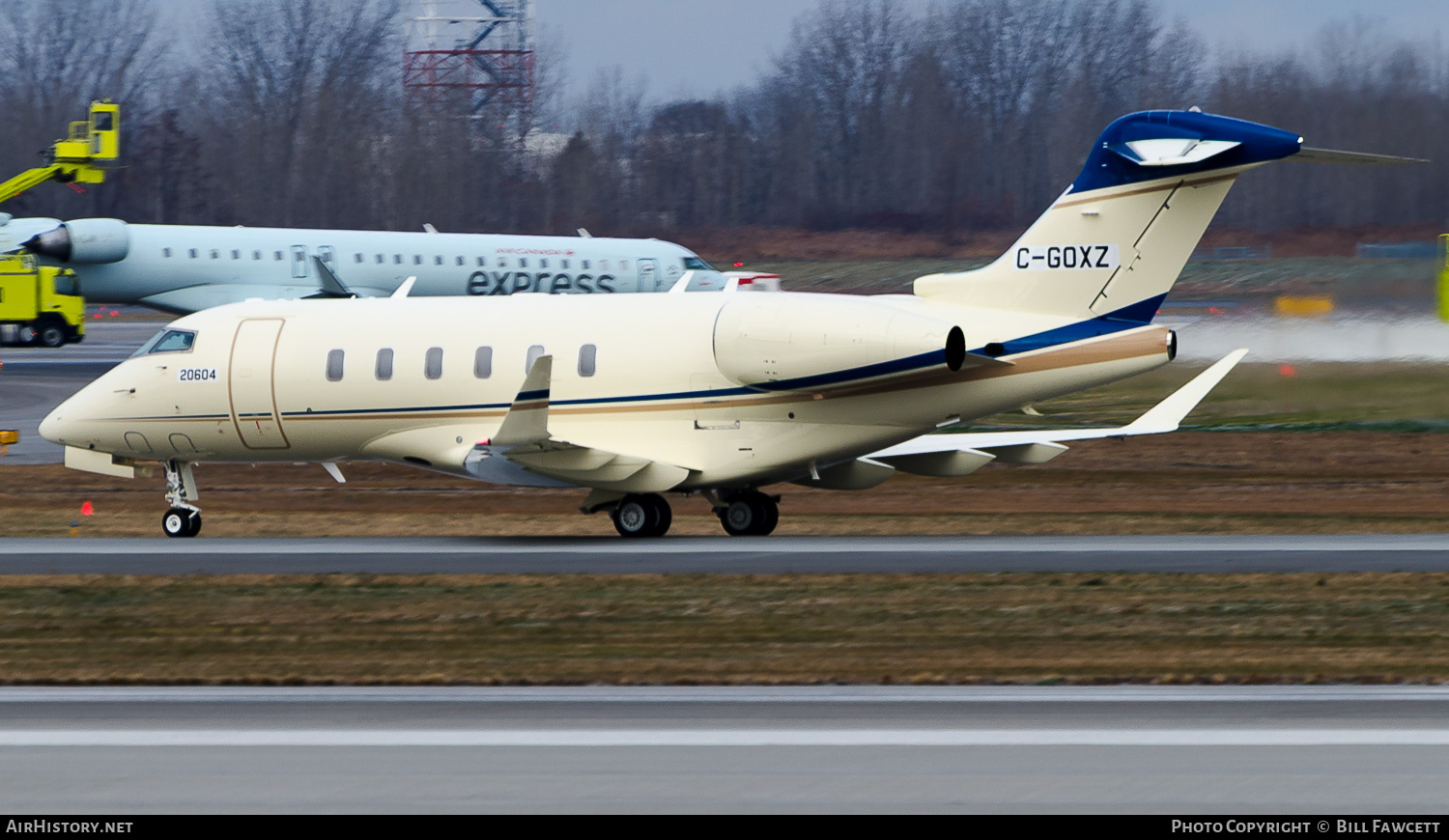 Aircraft Photo of C-GOXZ | Bombardier Challenger 350 (BD-100-1A10) | AirHistory.net #785967
