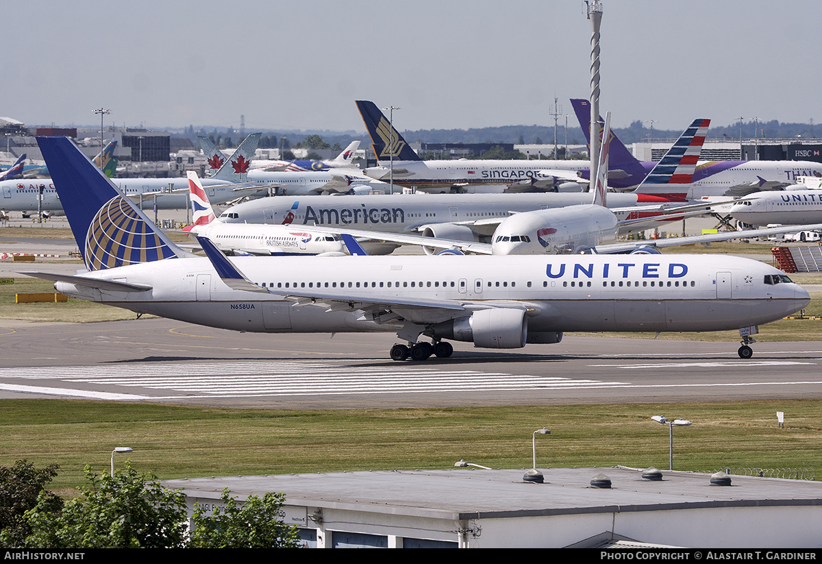Aircraft Photo of N658UA | Boeing 767-322/ER | United Airlines | AirHistory.net #786054