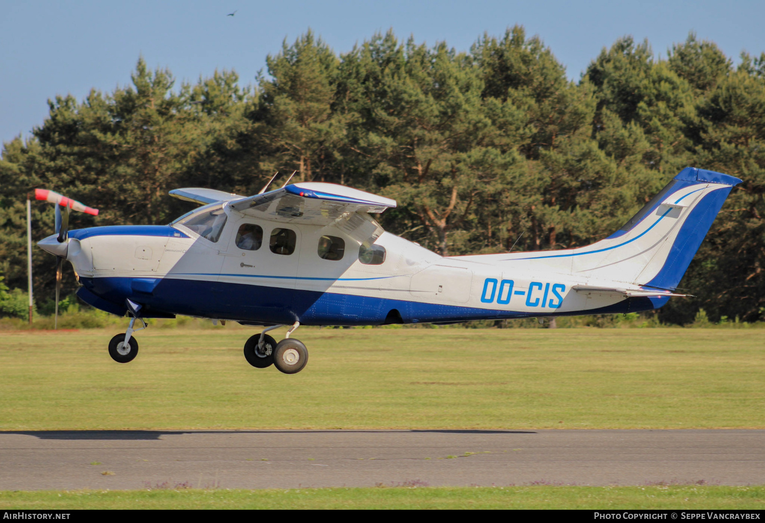 Aircraft Photo of OO-CIS | Cessna P210N Pressurized Centurion II | AirHistory.net #786134