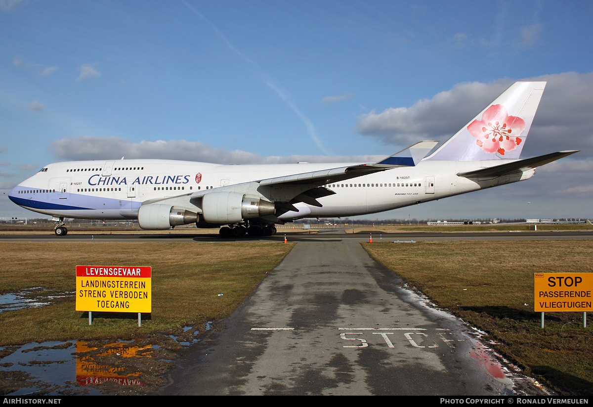Aircraft Photo of B-18207 | Boeing 747-409 | China Airlines | AirHistory.net #786423