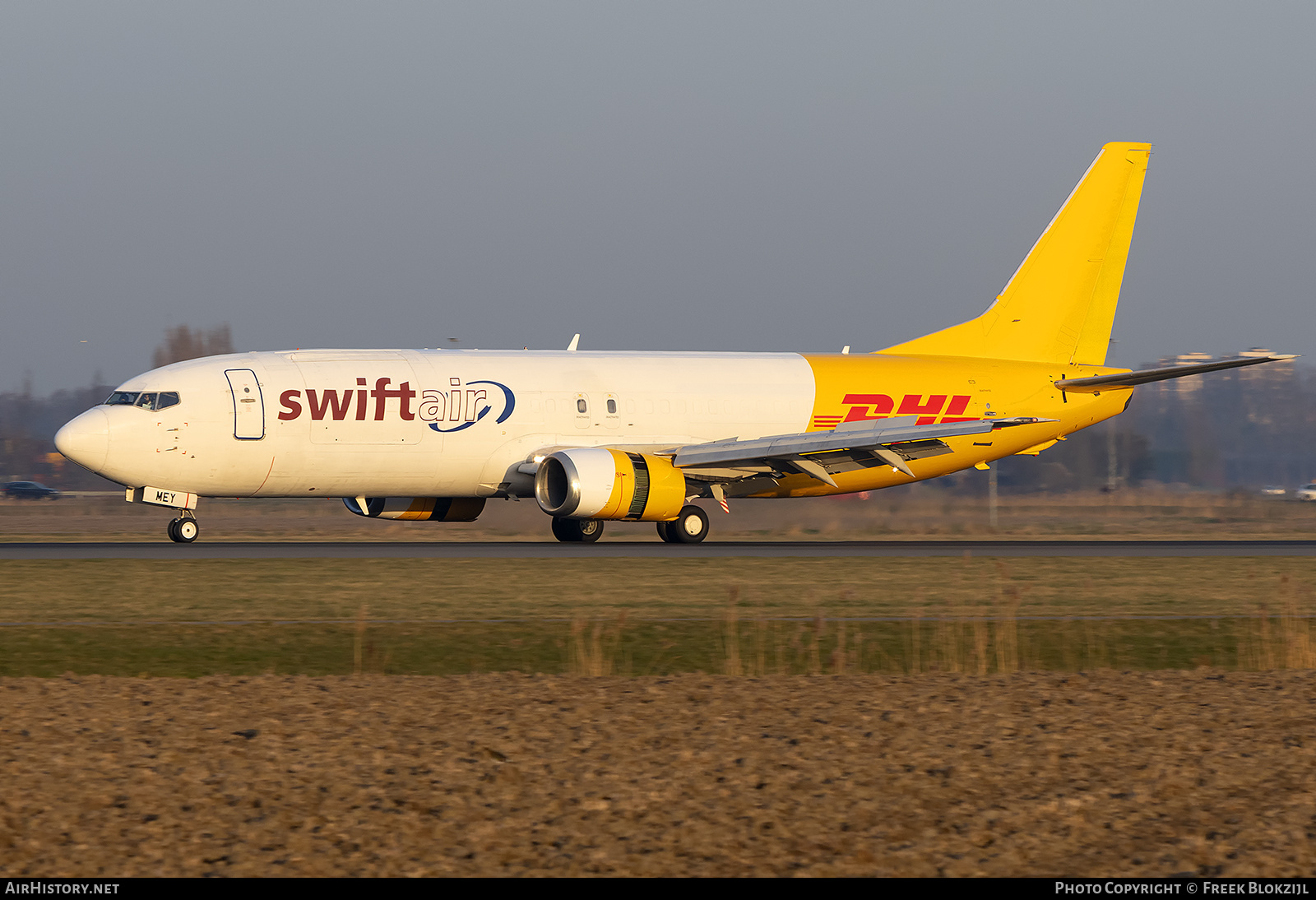 Aircraft Photo of EC-MEY | Boeing 737-476(SF) | Swiftair | AirHistory.net #786584