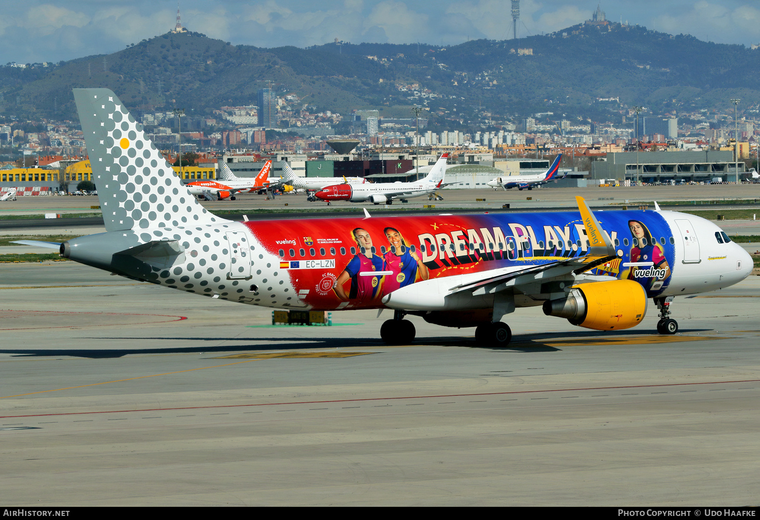Aircraft Photo of EC-LZN | Airbus A320-214 | Vueling Airlines | AirHistory.net #786732