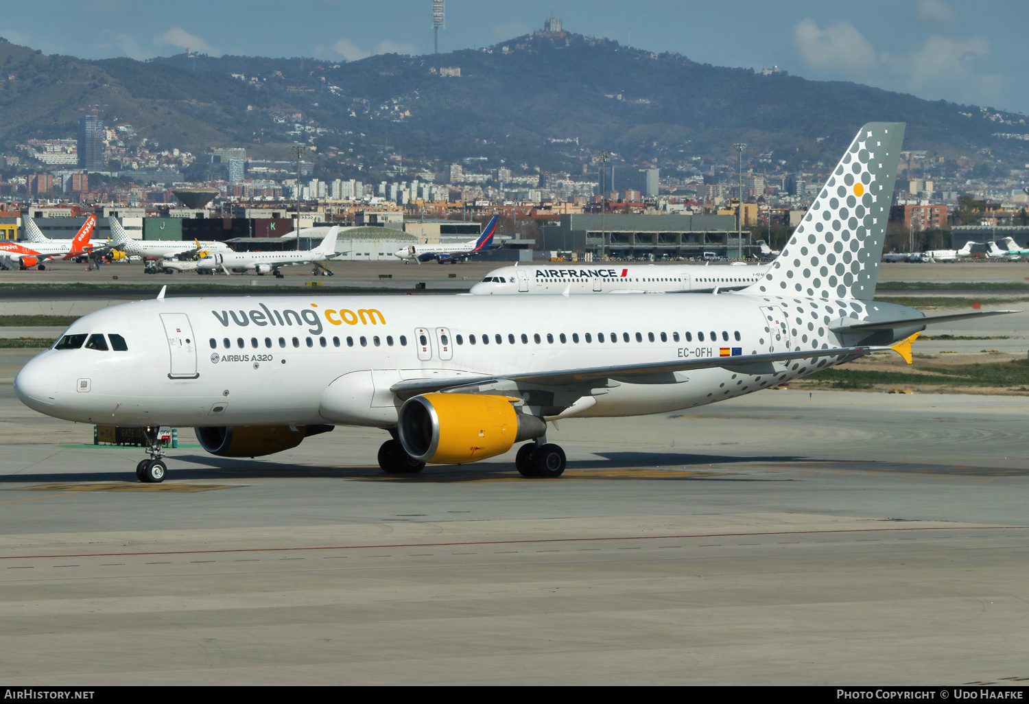 Aircraft Photo of EC-OFH | Airbus A320-216 | Vueling Airlines | AirHistory.net #786752