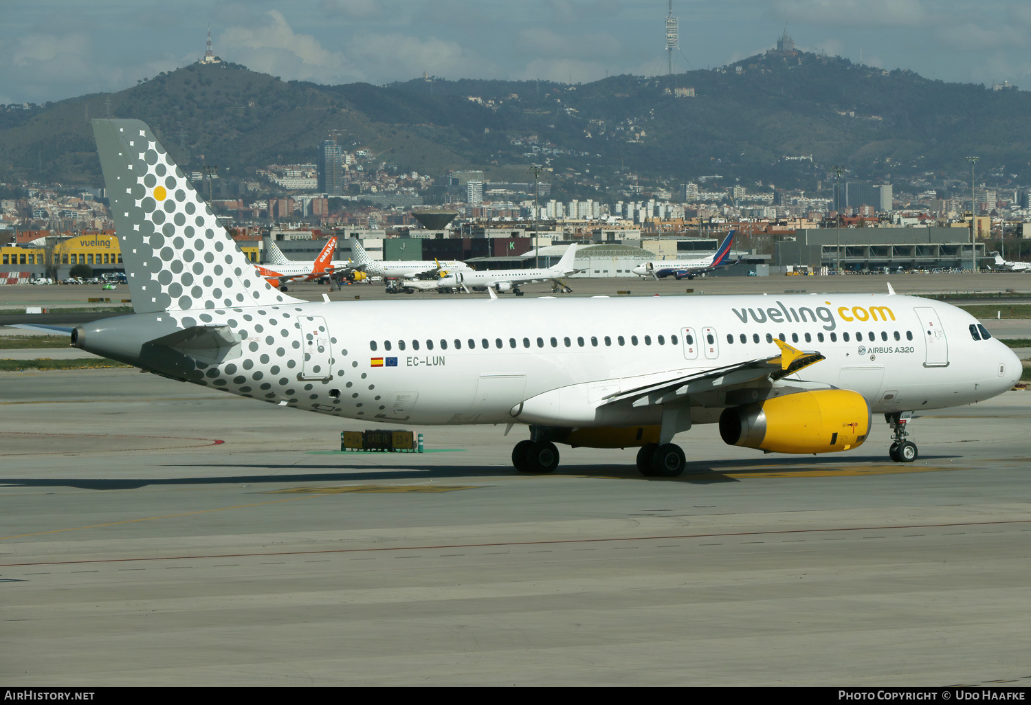 Aircraft Photo of EC-LUN | Airbus A320-232 | Vueling Airlines | AirHistory.net #786758