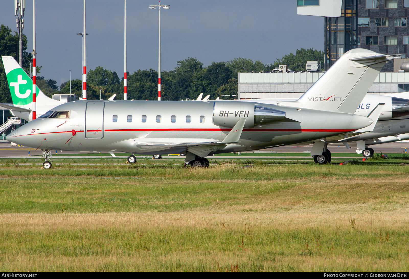 Aircraft Photo of 9H-VFH | Bombardier Challenger 605 (CL-600-2B16) | VistaJet | AirHistory.net #786960
