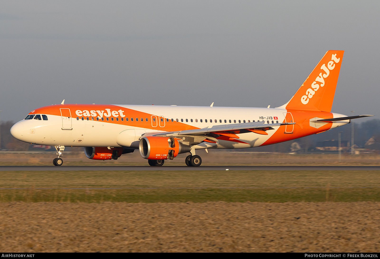 Aircraft Photo of HB-JXB | Airbus A320-214 | EasyJet | AirHistory.net #787210