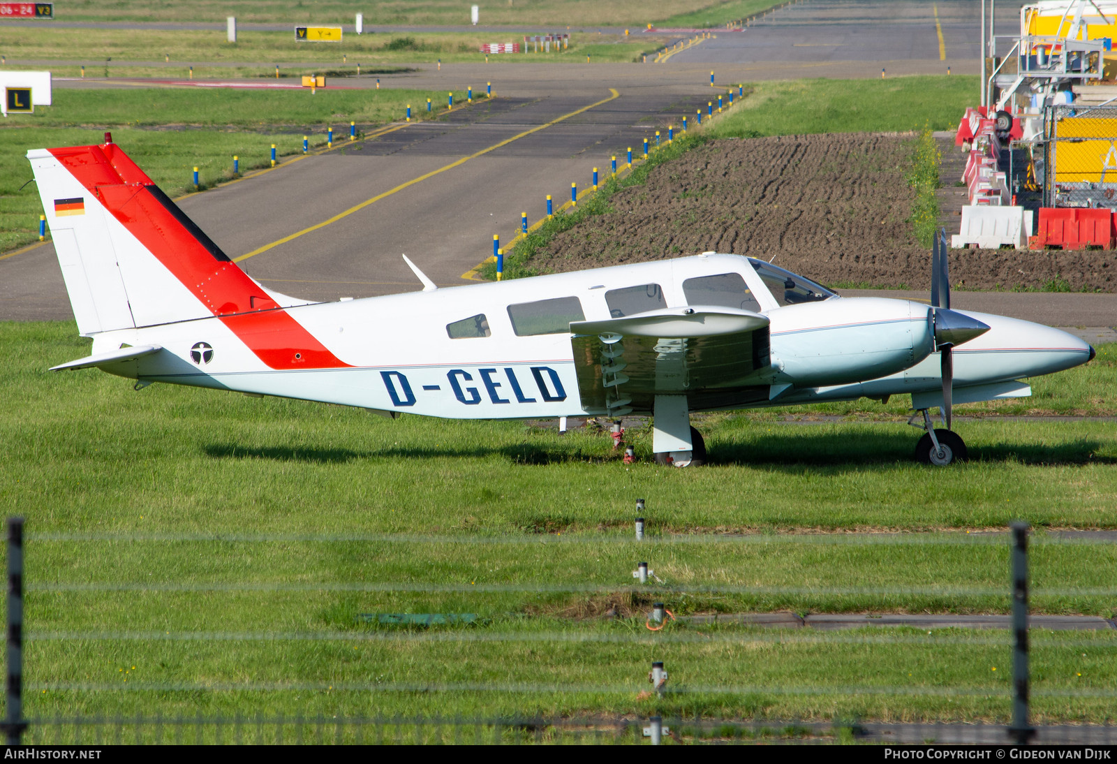 Aircraft Photo of D-GELD | Piper PA-34-200T Seneca II | AirHistory.net #787278