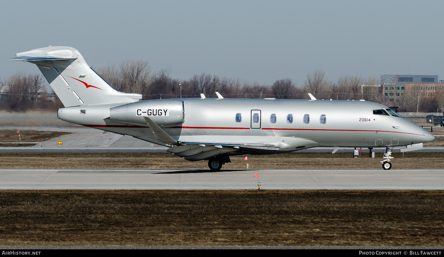 Aircraft Photo of C-GUGY | Bombardier Challenger 350 (BD-100-1A10) | VistaJet | AirHistory.net #787347