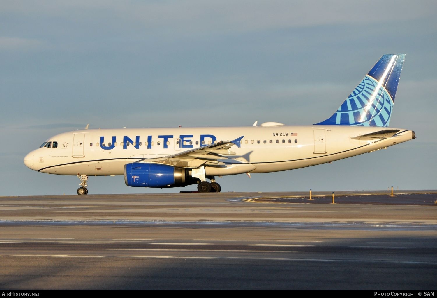 Aircraft Photo of N810UA | Airbus A319-131 | United Airlines | AirHistory.net #787697