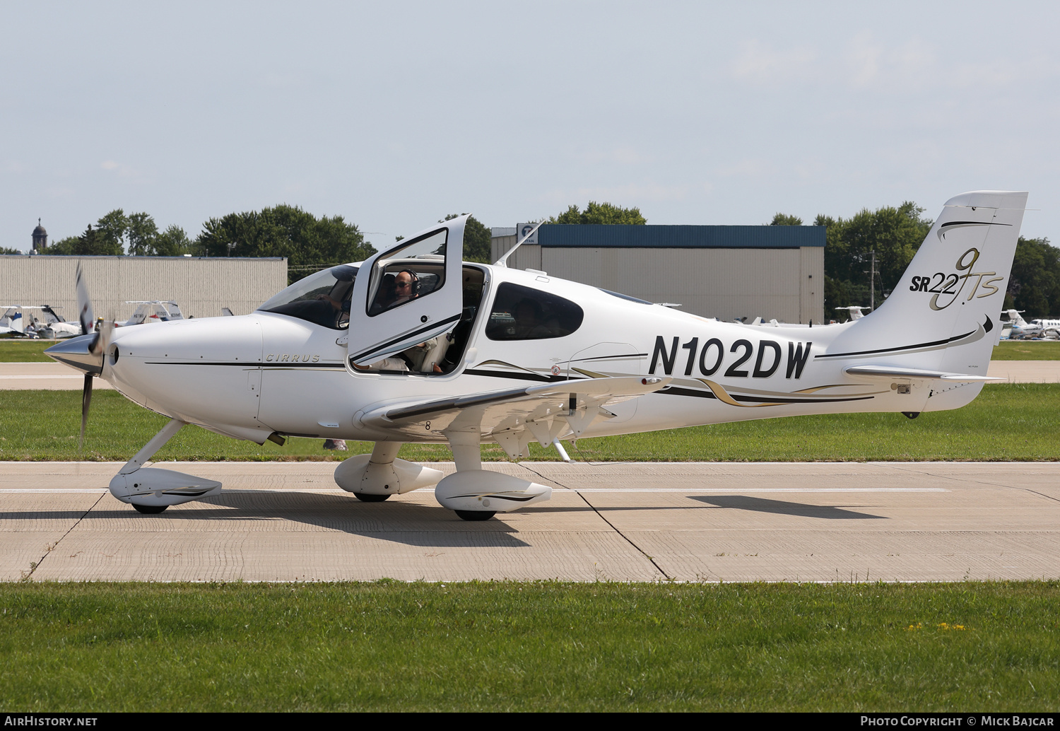 Aircraft Photo of N102DW | Cirrus SR-22 G2-GTS | AirHistory.net #788215