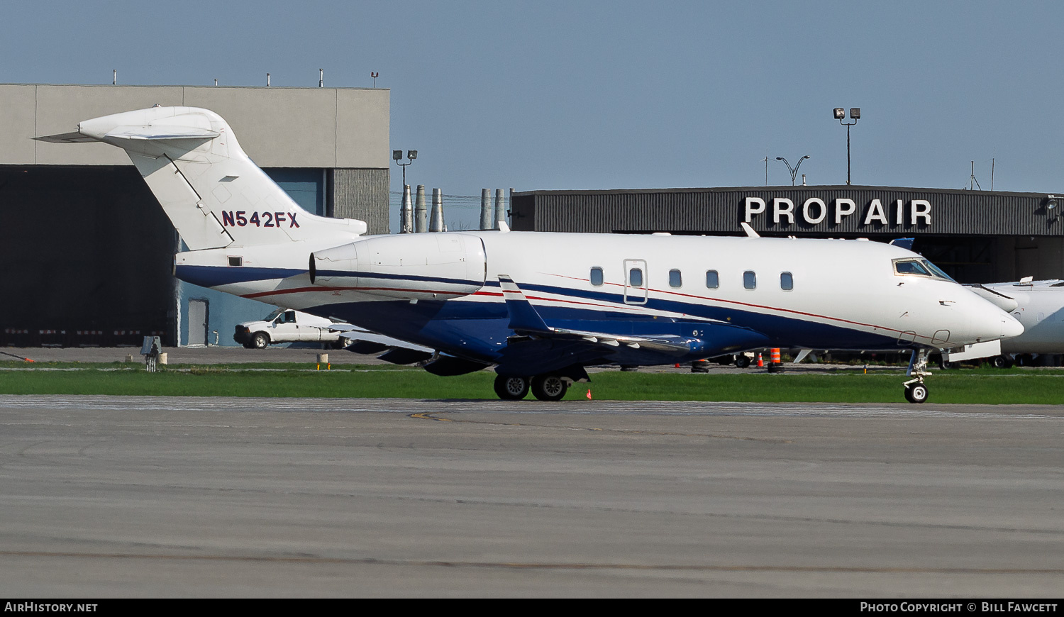 Aircraft Photo of N542FX | Bombardier Challenger 300 (BD-100-1A10) | AirHistory.net #788294