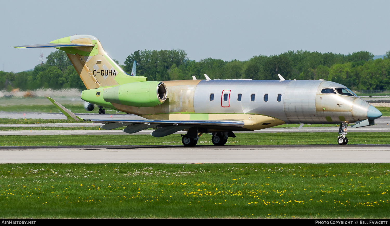 Aircraft Photo of C-GUHA | Bombardier Challenger 350 (BD-100-1A10) | AirHistory.net #788314