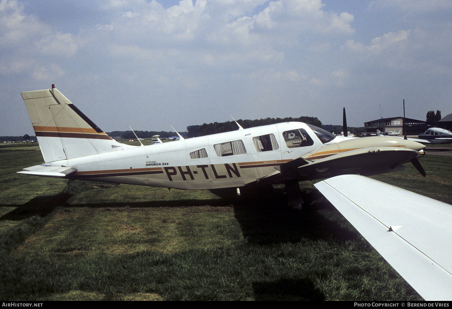 Aircraft Photo of PH-TLN | Piper PA-34-220T Seneca III | AirHistory.net #788358