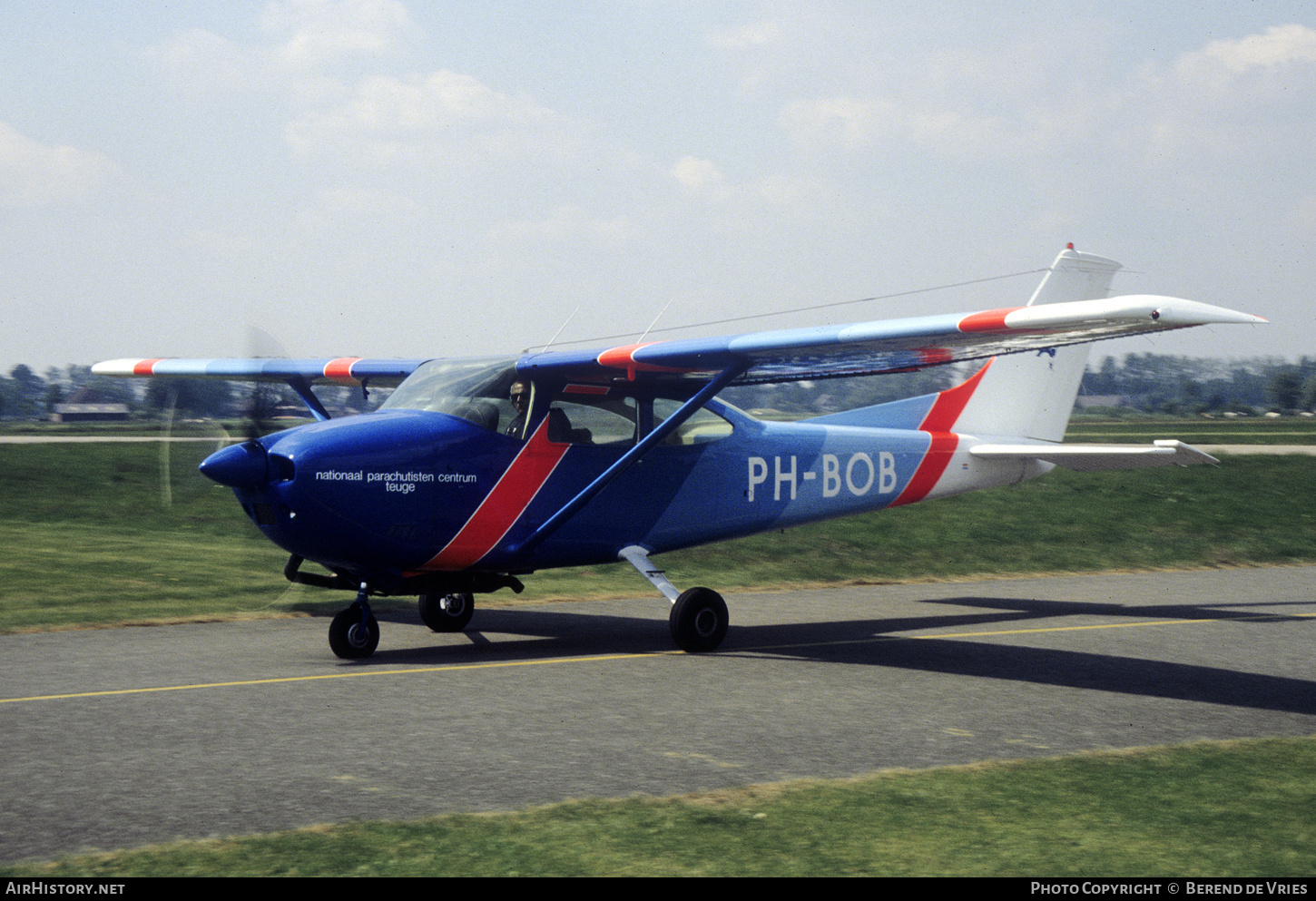 Aircraft Photo of PH-BOB | Cessna 182P Skylane | Nationaal Parachutisten Centrum Teuge | AirHistory.net #788369