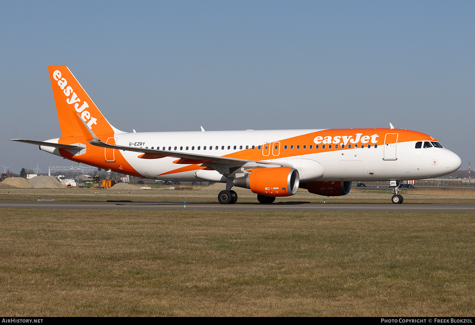 Aircraft Photo of G-EZRY | Airbus A320-214 | EasyJet | AirHistory.net #788434