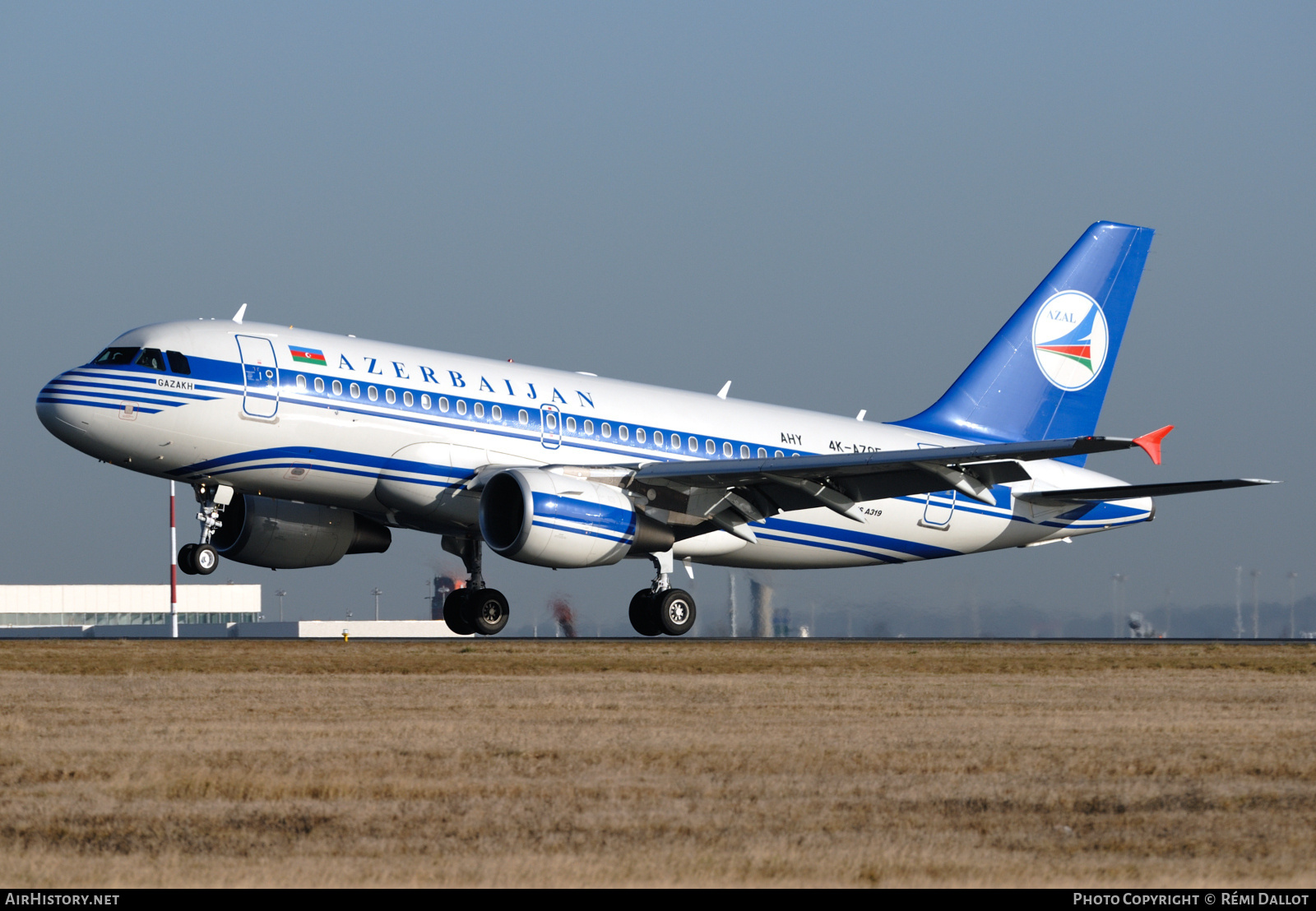 Aircraft Photo of 4K-AZ05 | Airbus A319-111 | Azerbaijan Airlines - AZAL - AHY | AirHistory.net #788549