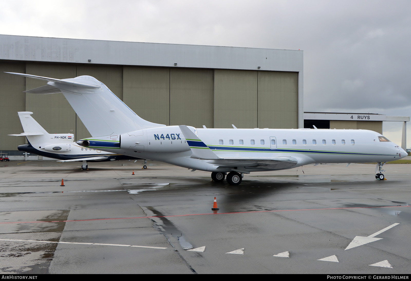 Aircraft Photo of N44GX | Bombardier Global Express (BD-700-1A10) | AirHistory.net #788745