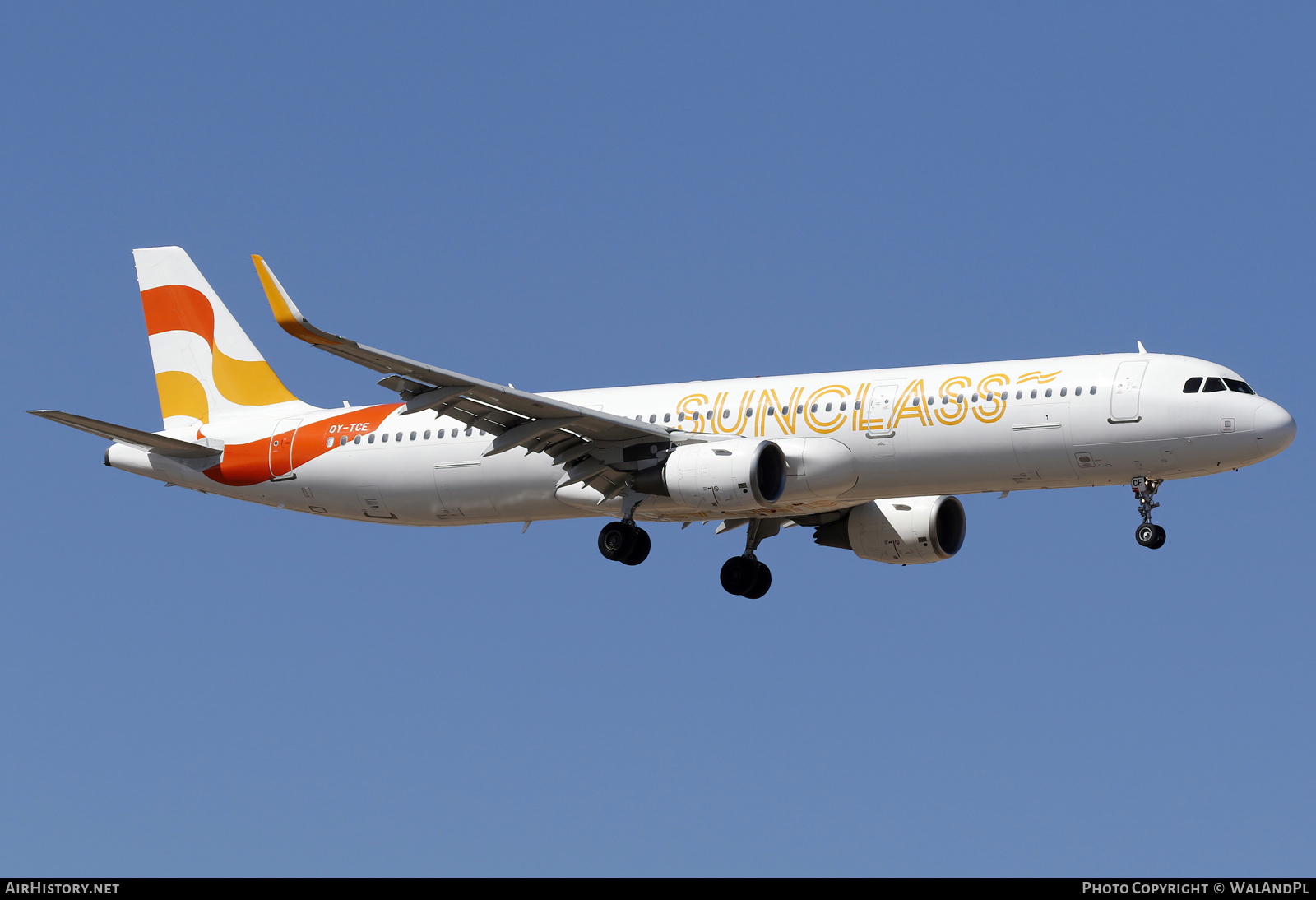 Aircraft Photo of OY-TCE | Airbus A321-211 | Sunclass Airlines | AirHistory.net #788786