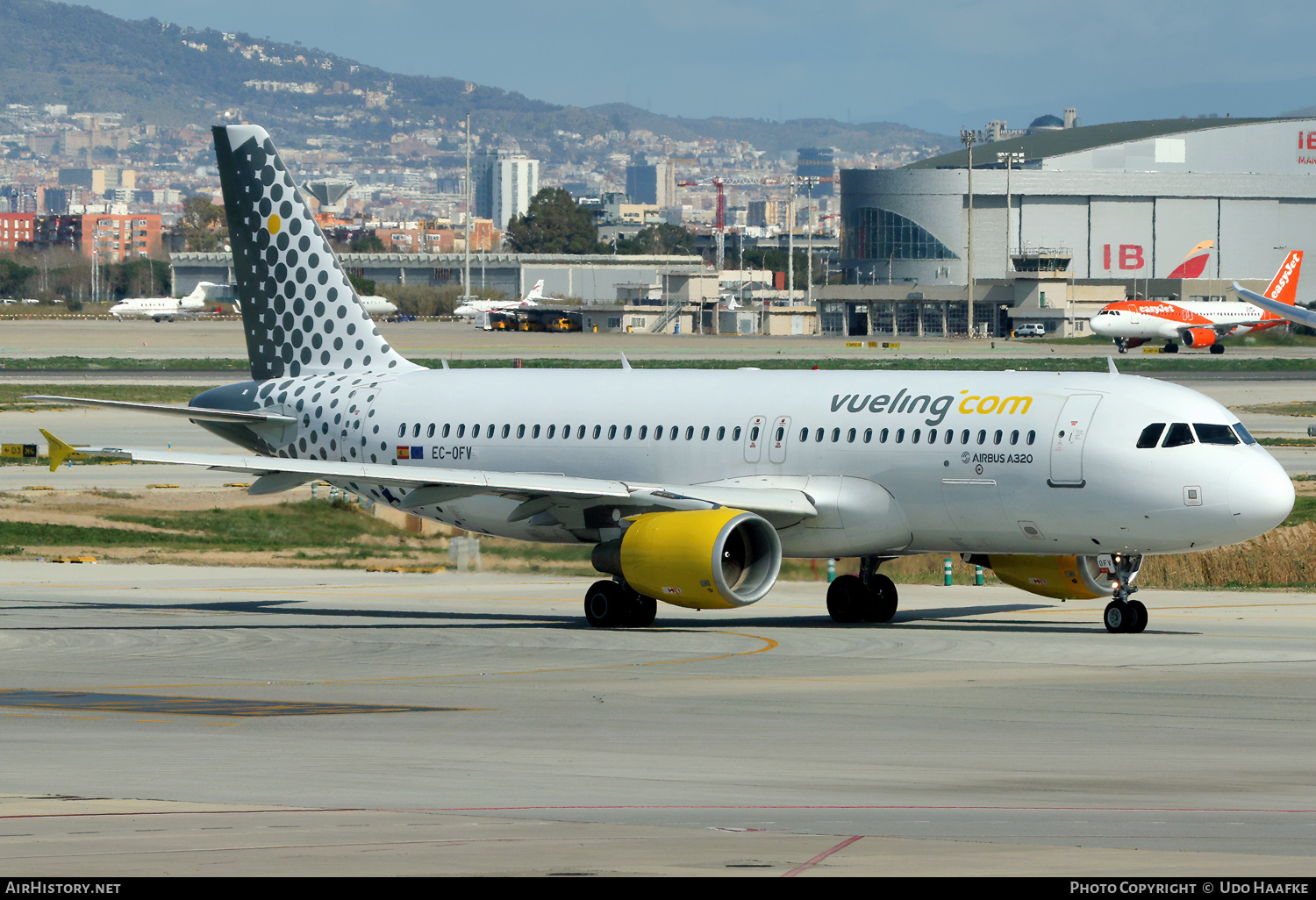 Aircraft Photo of EC-OFV | Airbus A320-214 | Vueling Airlines | AirHistory.net #789073