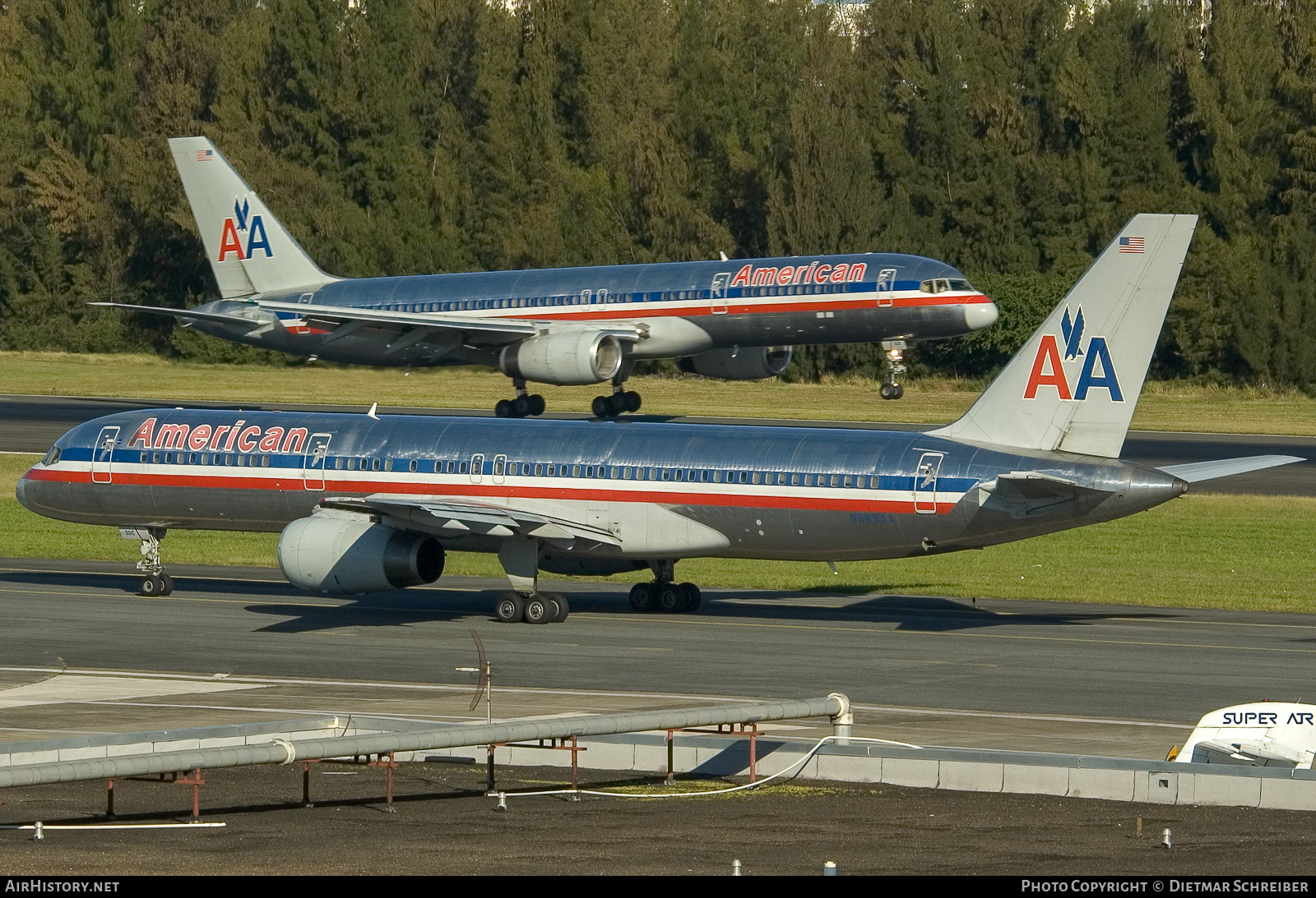 Aircraft Photo of N685AA | Boeing 757-223 | American Airlines | AirHistory.net #789152