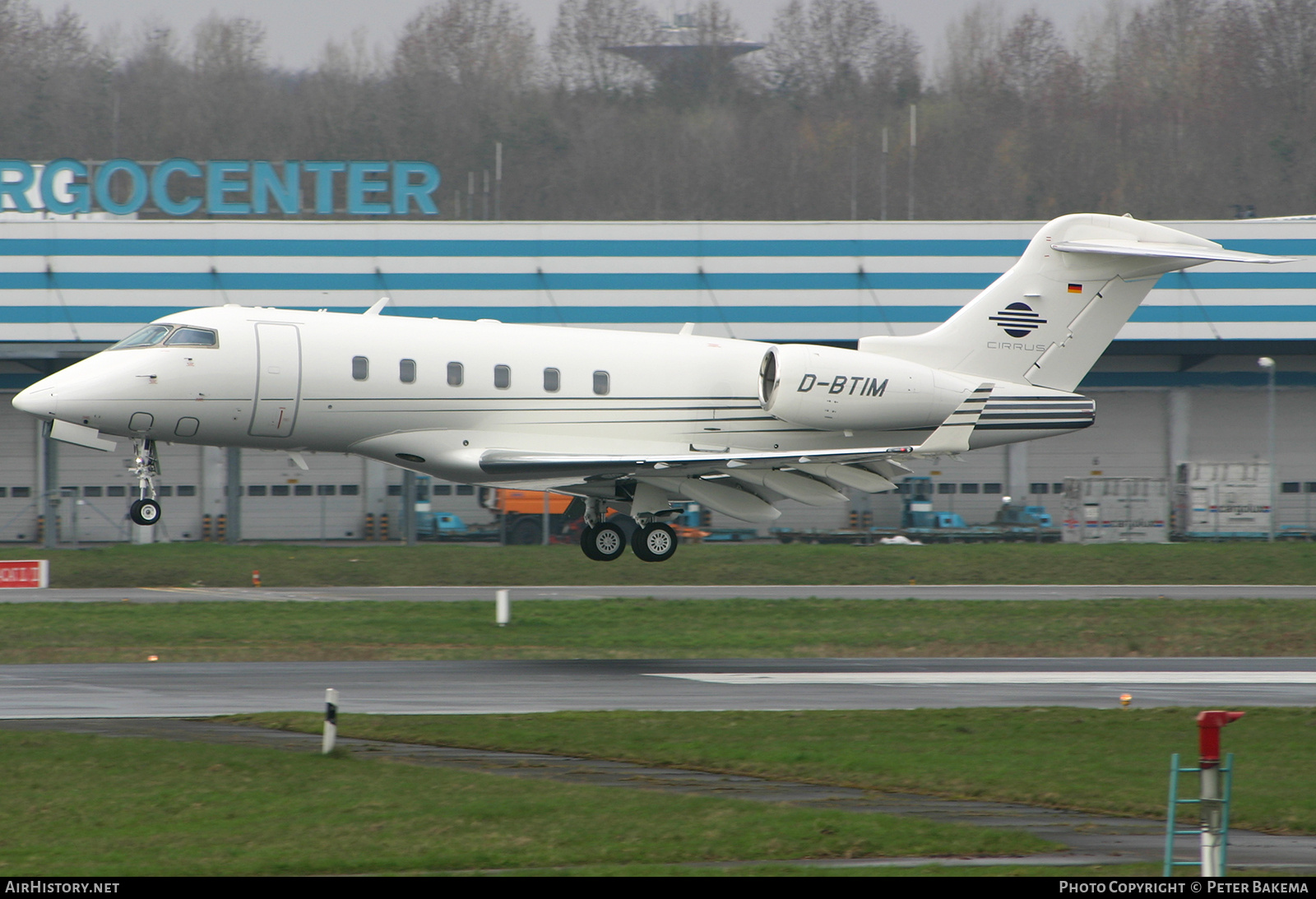 Aircraft Photo of D-BTIM | Bombardier Challenger 300 (BD-100-1A10) | Cirrus Aviation | AirHistory.net #789566