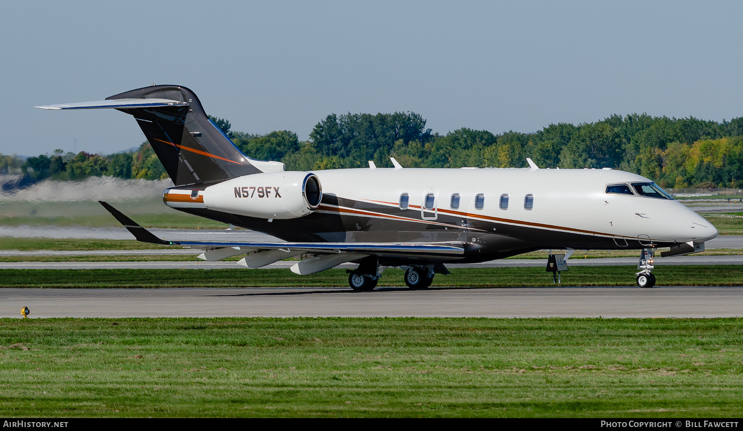 Aircraft Photo of N579FX | Bombardier Challenger 350 (BD-100-1A10) | AirHistory.net #789614