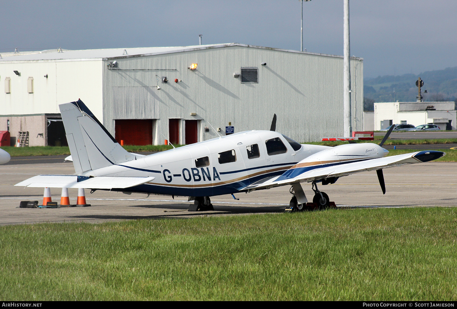 Aircraft Photo of G-OBNA | Piper PA-34-220T Seneca V | AirHistory.net #789909