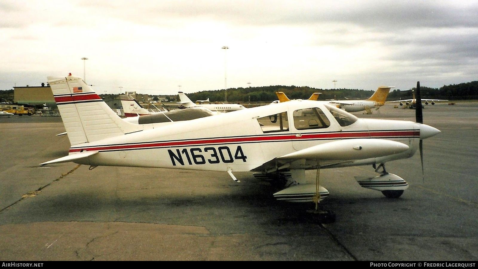 Aircraft Photo of N16304 | Piper PA-28-140 Cherokee F | AirHistory.net #790105