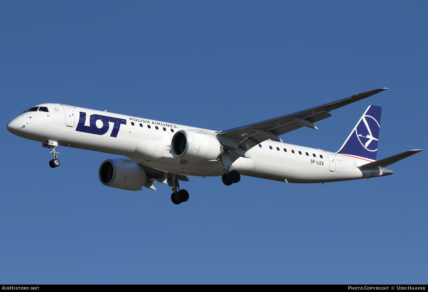 Aircraft Photo of SP-LEA | Embraer 195-E2 (ERJ-190-400 STD) | LOT Polish Airlines - Polskie Linie Lotnicze | AirHistory.net #790489
